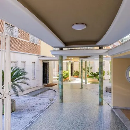 Apartment Nostromondo-elegant With Patio In Monti Parioli Rome